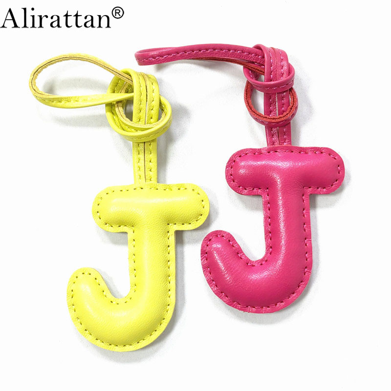Monogram Keychain Leather - อุปกรณ์เสริมจี้ตัวอักษรภาษาอังกฤษรูปตัว J ของ Alirattan New Trend
