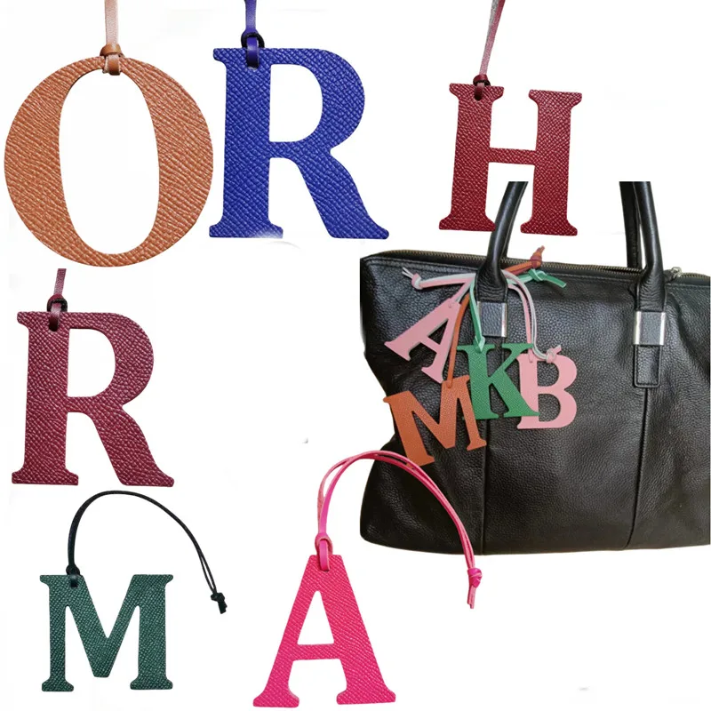 Monogram Keychain Leather - พวงกุญแจหนังแท้ธรรมชาติหรูหราสำหรับกระเป๋าสุภาพสตรีพวงกุญแจห้อยกระเป๋าสุภาพสตรีพวงกุญแจตัวอักษรภาษาอังกฤษตัวพิมพ์ใหญ่
