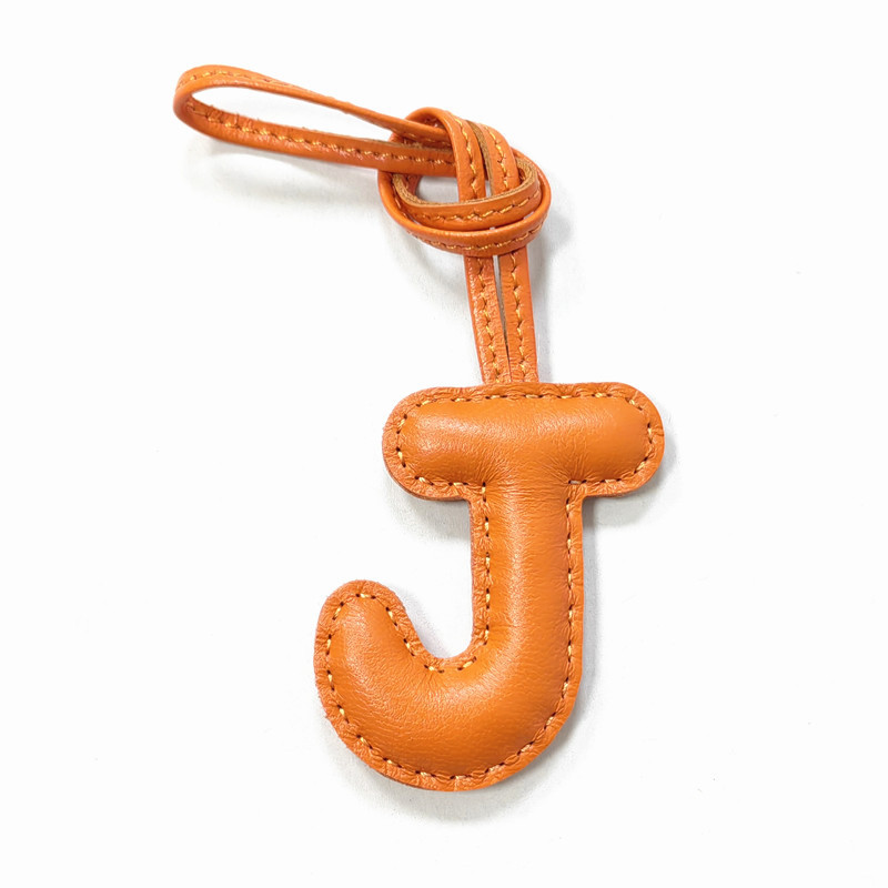 อุปกรณ์เสริมจี้ตัวอักษรภาษาอัง - Monogram Keychain Leather บทวิจารณ์และราคา