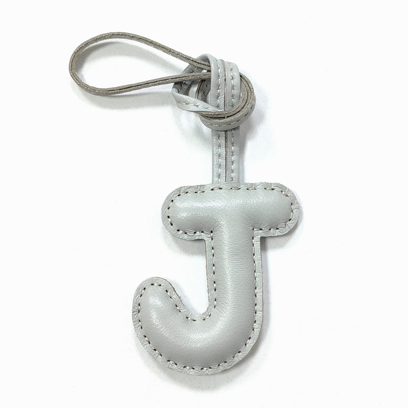 อุปกรณ์เสริมจี้ตัวอักษรภาษาอัง - Monogram Keychain Leather บทวิจารณ์และราคา