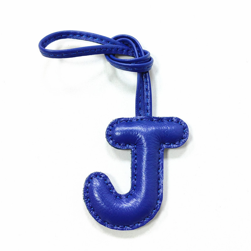 อุปกรณ์เสริมจี้ตัวอักษรภาษาอัง - Monogram Keychain Leather บทวิจารณ์และราคา