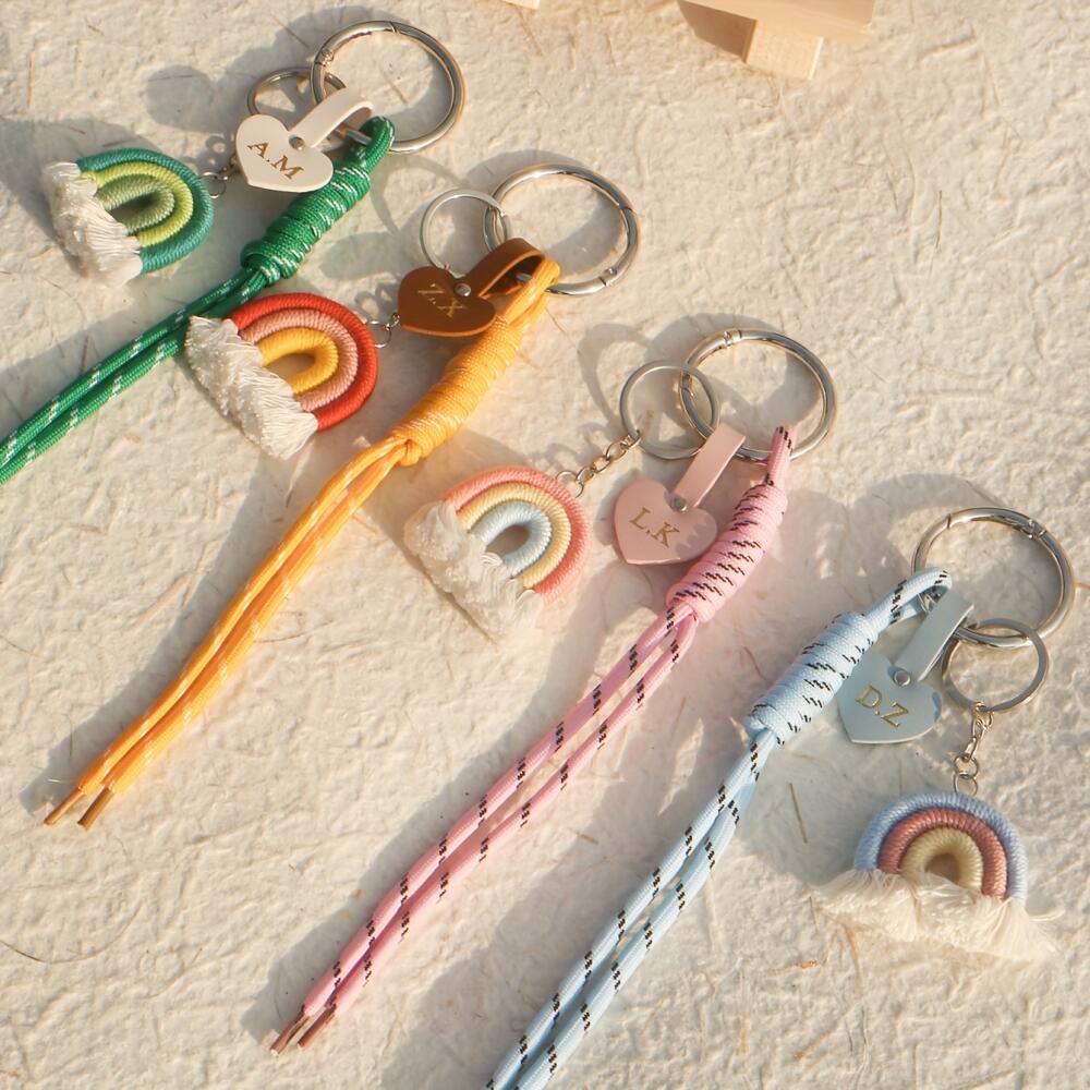พวงกุญแจหนังรูปหัวใจพร้อมอักษร - Monogram Keychain Leather บทวิจารณ์และราคา
