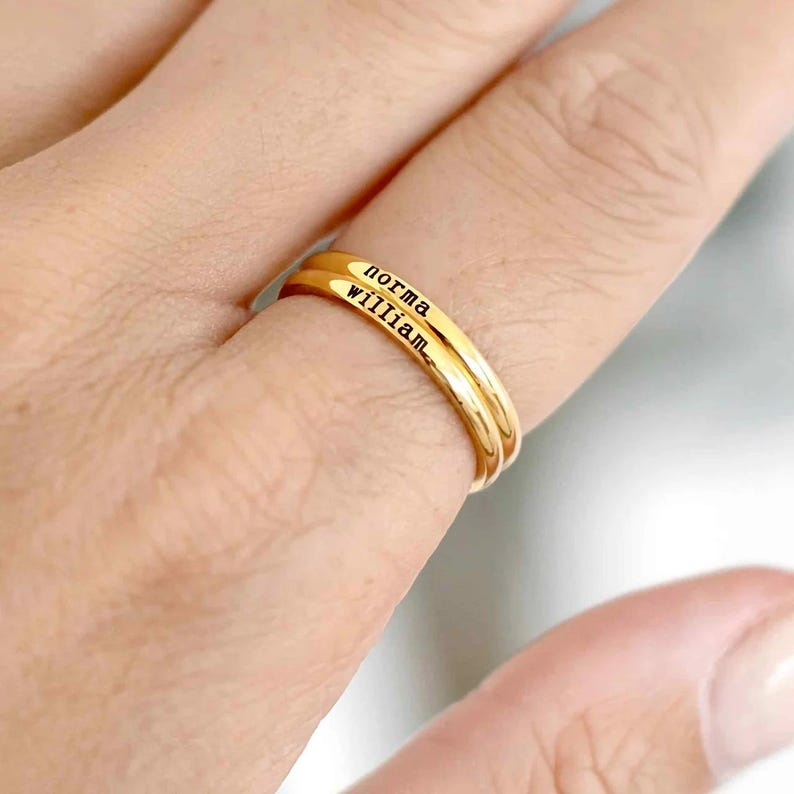 แหวนสลักชื่อส่วนบุคคล แหวนทองค - Initial Ring Custom บทวิจารณ์และราคา